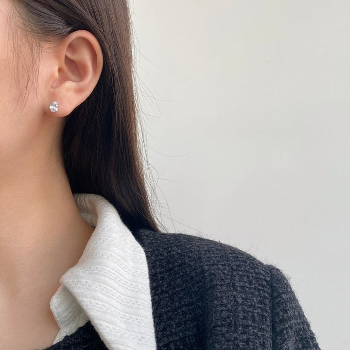 Toya Oval Cut Stud Earrings Gold