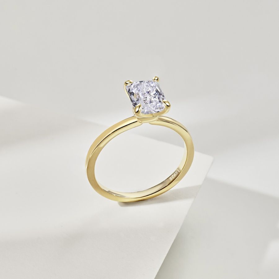 Elara Crushed Ice Cut Ring Gold