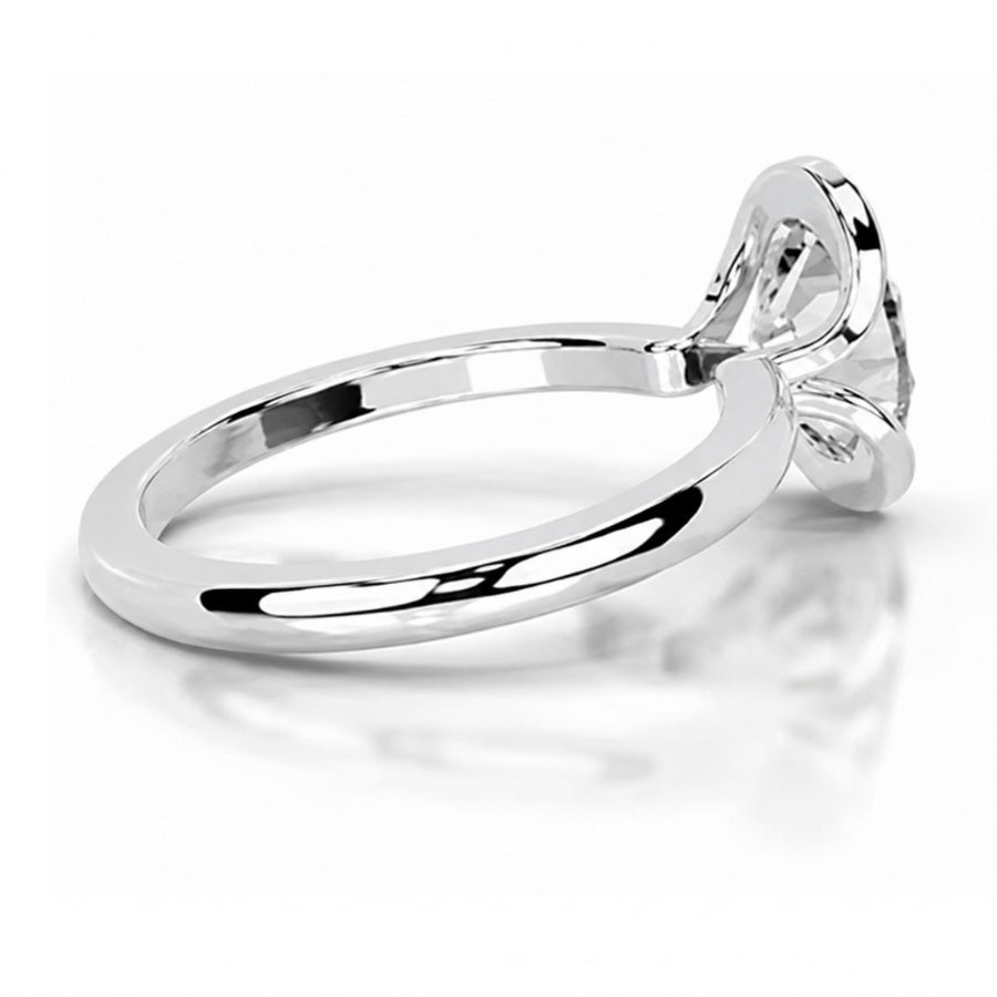 Aelia Oval Cut Moissanite Ring Silver