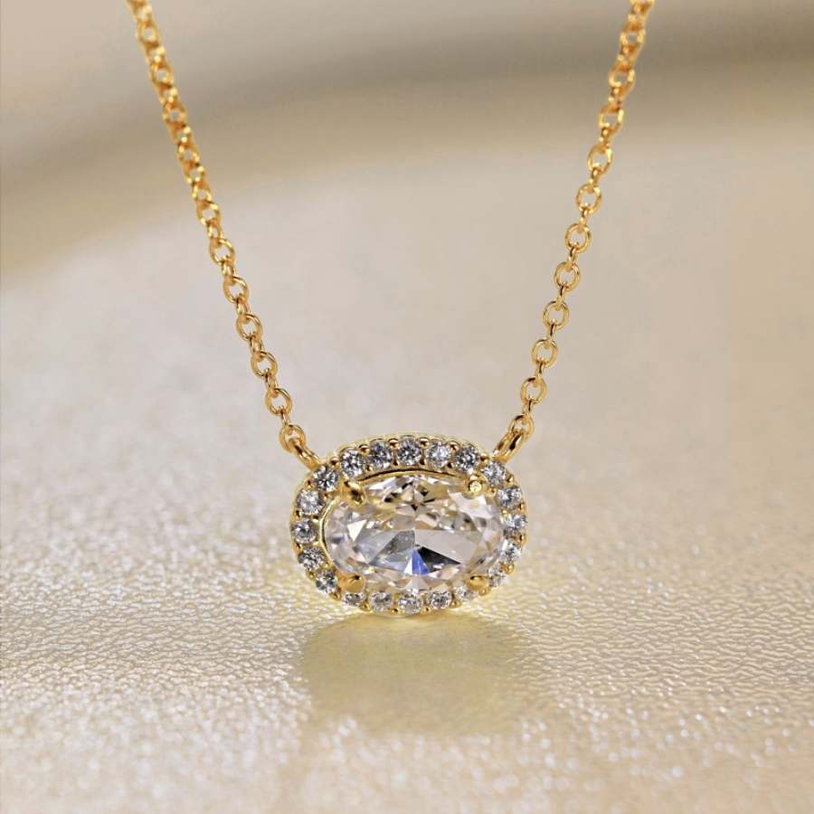 Edda Oval Cut x Halo Necklace Silver