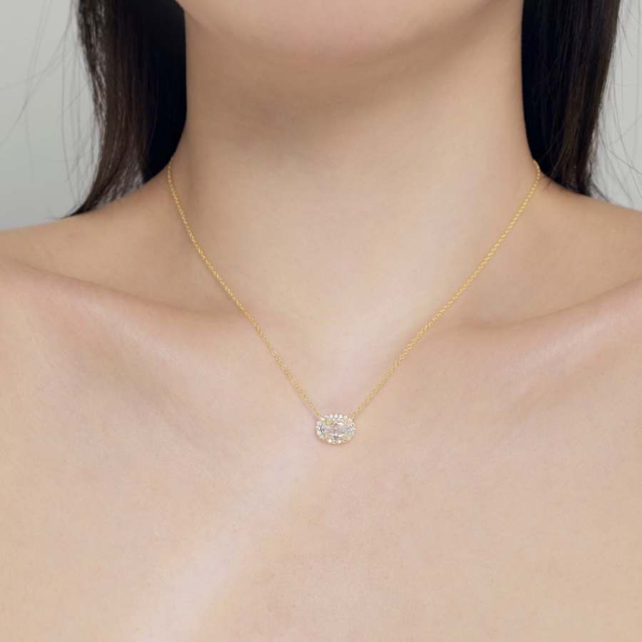 Edda Oval Cut x Halo Necklace Silver