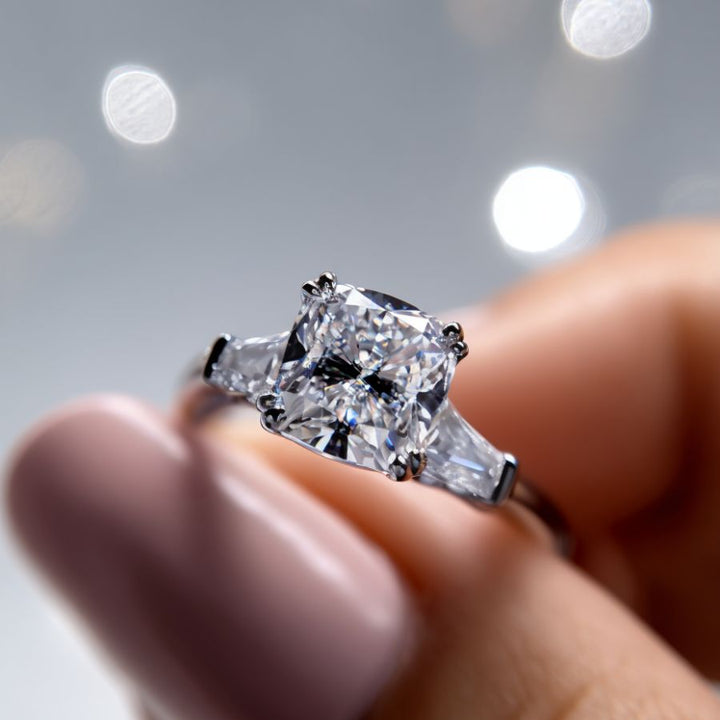 Noress Cushion Cut Trilogy Ring Silver